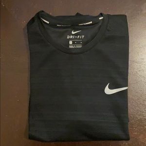 Nike Dri-fit workout shirt (M)